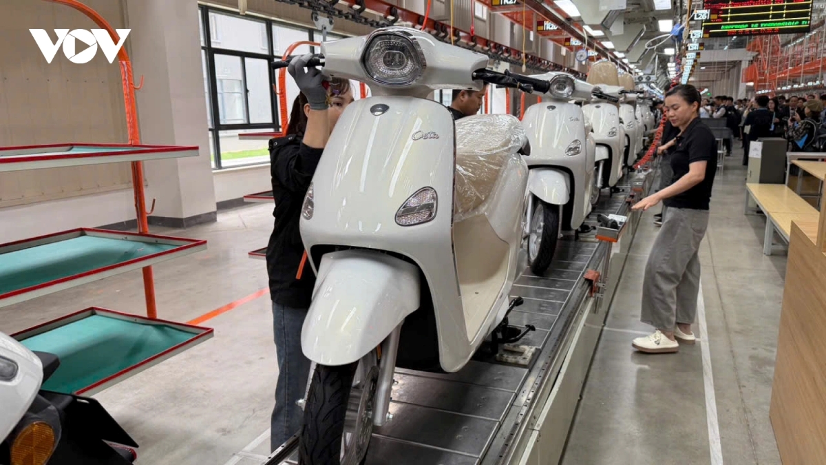 ລົດ​ໄຟ​ຟ້າ-ຂະ​ແໜງ​ອຸດ​ສາ​ຫະ​ກຳ​ທີ່​ຕ້ອງ​ການ​ມາດ​ຕະ​ການ​ຄົບ​ຊຸດ